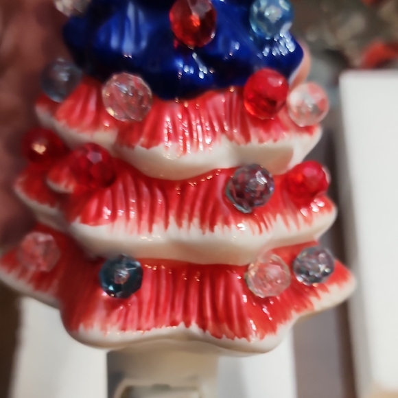 Festive Christmas Tree Night Light - Picture 5 of 6